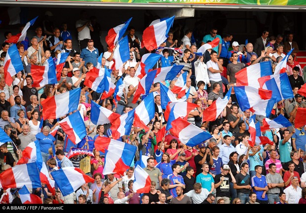 Supporters dans le stade.