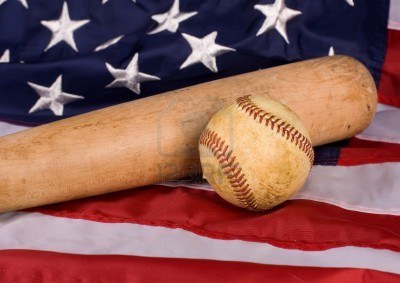 Equipement de baseball sur le drapeau américain.
