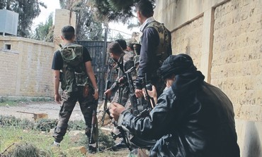 Au cœur du conflit syrien qui apparaît comme l'un des plus difficiles à gérer autant pour la population syrienne que pour les autorités et la communauté internationale, des soutiens de l'extérieur viennent participer à la guerre civile, rendant plus complexe la sortie de crise.
