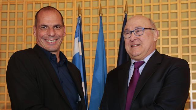 Sapin et le ministre des Finances grec // AFP