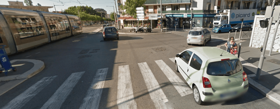 Carrefour entre l'avenue du Ray et le boulevard Gorbella, lieu de l'accident