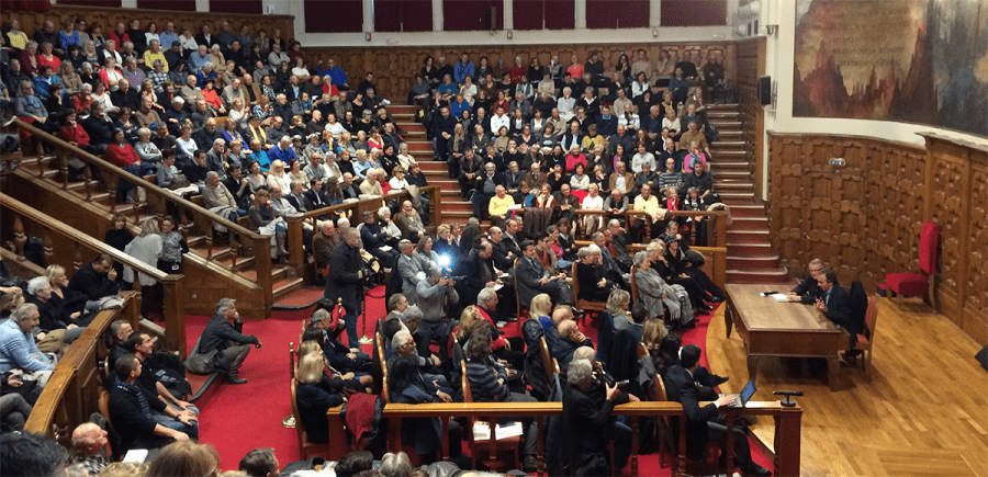 L'amphithéâtre du Centre Universitaire Méditerranéen complet lors de la conférence d'Eric Zemmour autours de son livre "Le Suicide Français"