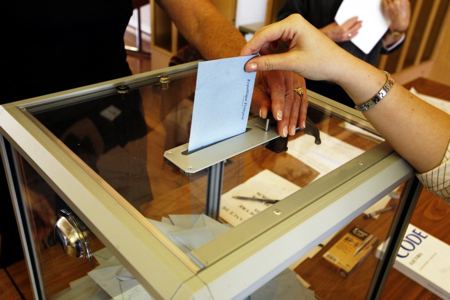 40% Français favorables gouvernement autoritaire