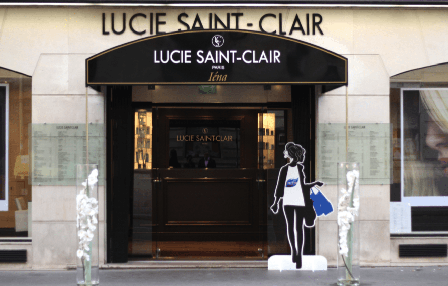 La salon Lucie Saint-Clair, dans le XVIème arrondissement de Paris.