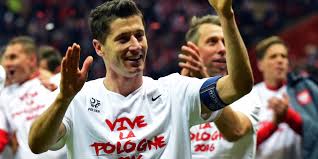 La Pologne a vaincu dans la difficulté 1-0 la très défensive Irlande du Nord dimanche à Nice, pour son premier match de l'Euro 2016.
