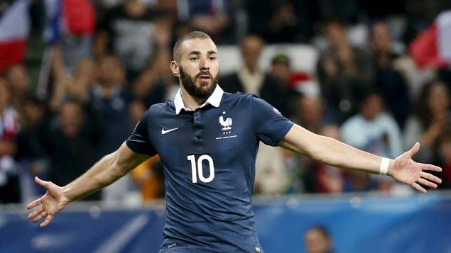 Benzema accuse Didier Deschamps d'avoir "cédé à une partie raciste de la France" en ne l'ayant pas sélectionné pour l'Euro 2016.