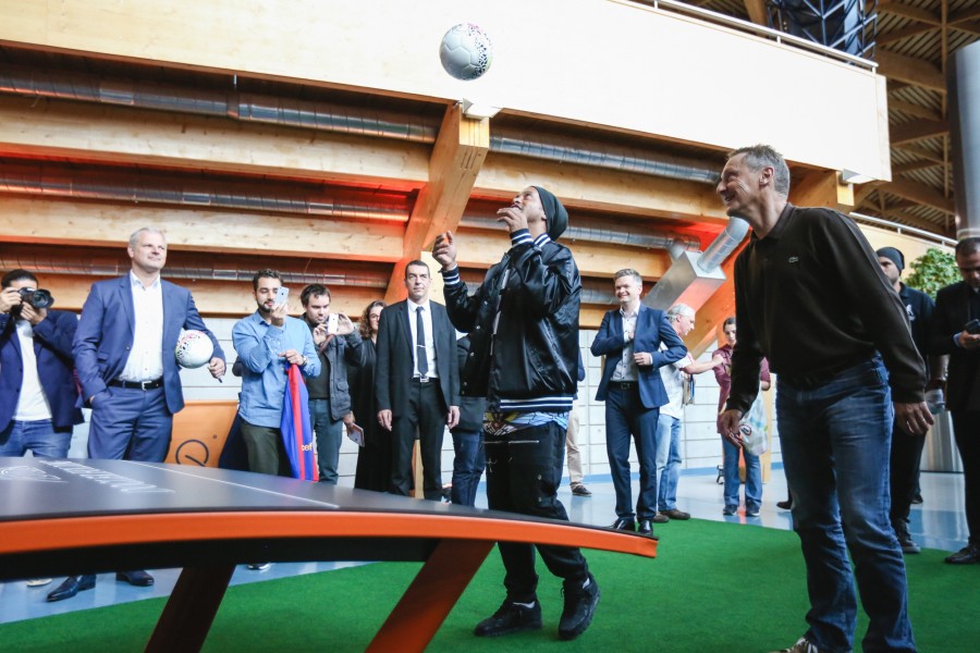 L'ancienne star du football Ronaldinho était au Luxembourg pour promouvoir le Teqball, une sorte de mélange de tennis de table et de football.