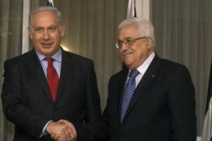 Benjamin Nétanyahou (à gauche) et Mahmoud Abbas s'étaient rencontrés en septembre 2010