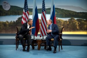 Barack Obama et Vladimir Poutine entretenaient encore des rapports cordiaux en 2013, lors du sommet du G8 en Irlande du Nord.