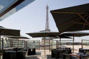 prendre un verre avec vue sur la Tour Eiffel ça ne vous tente pas ?
