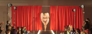 Crédit défilé: Lingerie Curvy Couture Intimates / Maquillage Bailey Smith, Justine Reilly / Coiffure Yuichi Ishida
