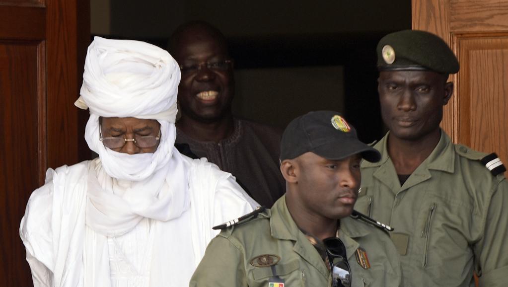 L'ex-président tchadien Hissène Habré sortant du tribunal de Dakar, le 3 juin 2015.