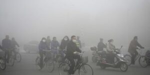 Harbin, mégalopole comptant 12 millions d'habitants, s'était retrouvé complètement bloquée en 2013 à cause de la pollution (© AFP)