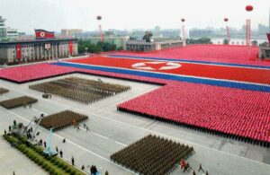 La capitale nord-coréenne, Pyongyang, lors d'un défilé militaire en 2013 (© DR)