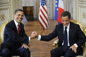 Barack Obama pourrait aussi suivre la même voie qu'un autre président à la retraite, Nicolas Sarkozy (© AFP)