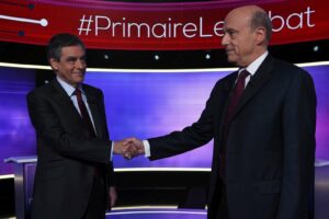 François Fillon (à gauche) avait remporté la primaire de la droite et du centre face à Alain Juppé, fin novembre dernier (© AFP/Eric Feferberg)