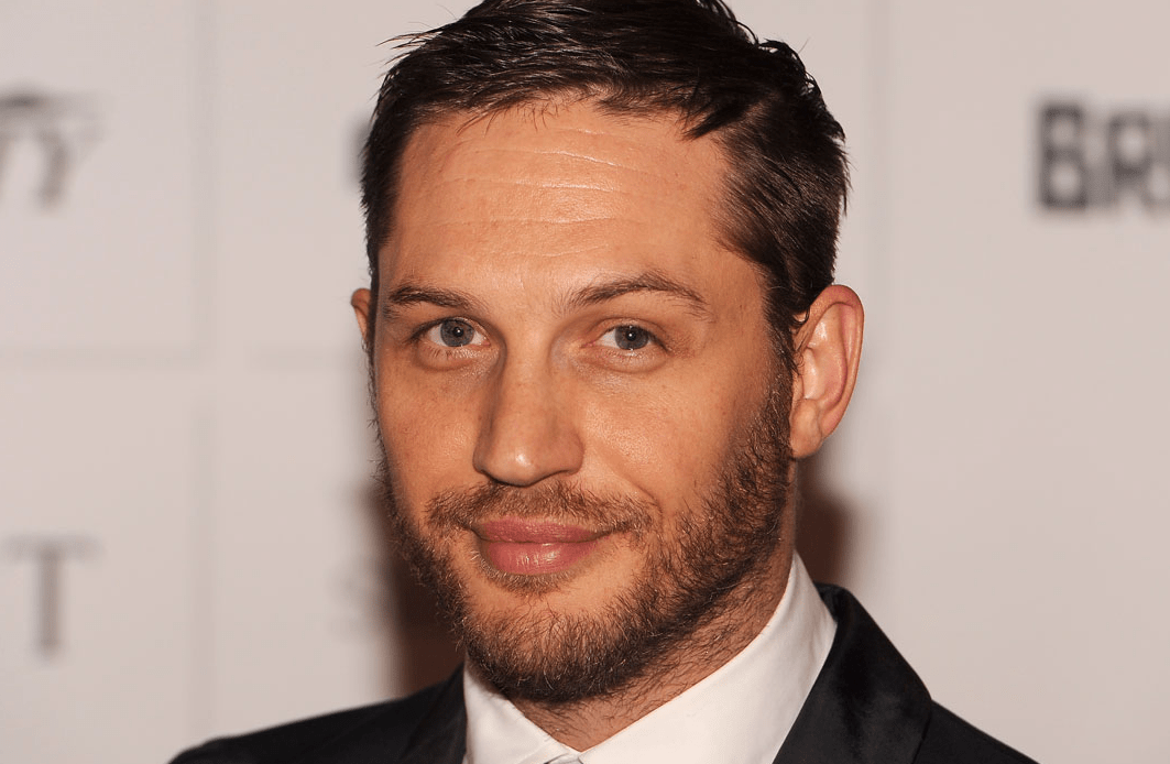 Tom Hardy arrête un voleur dans les rues de Londres