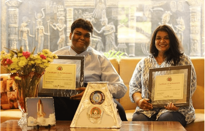 Un jeune indien de 18 a construit le plus petit et le plus léger satellite du monde pour la NASA