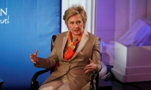 Hillary Clinton convaincue qu'elle serait présidente sans l'affaire des mails