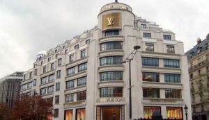 Tentative de braquage dans la boutique Louis Vuitton des Champs-Elysées