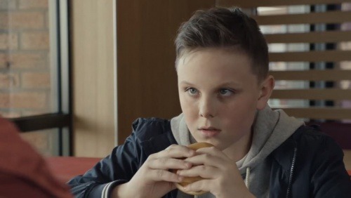 Angleterre : McDonald's accusé d'instrumentaliser le deuil de l'enfant suite à la diffusion d'une publicité