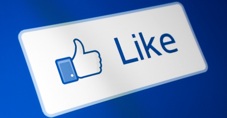 Algérie : il suspend un bébé dans le vide pour des likes