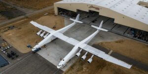 Le Stratolaunch, l'avion lanceur de fusée, se dévoile