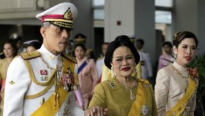 Thailande : un homme condamné à 35 ans de prison pour avoir posté des photos de la famille royale
