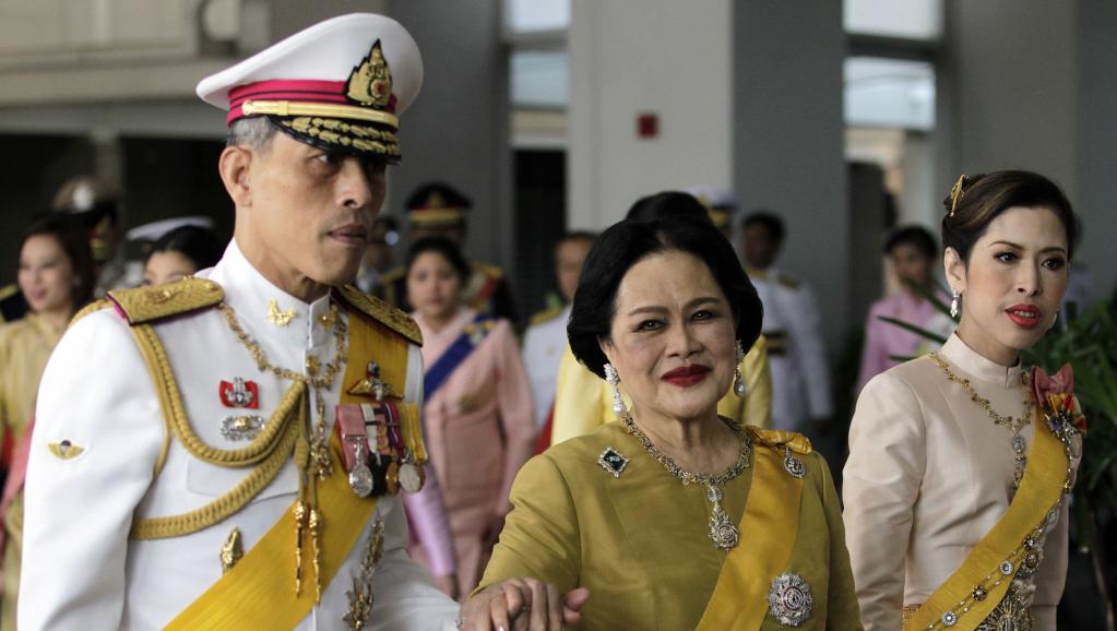 Thailande : un homme condamné à 35 ans de prison pour avoir posté des photos de la famille royale