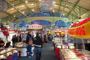 L'intérieur de la fête foraine