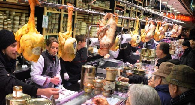 Le marché Victor Hugo propose un large choix de produit du terroir.