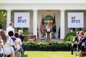 Credit photo : Official White House Photo by Andre Hanks