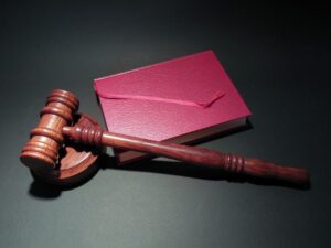 Angleterre : les autorités proposent un droit de visite de son fils à un pédophile