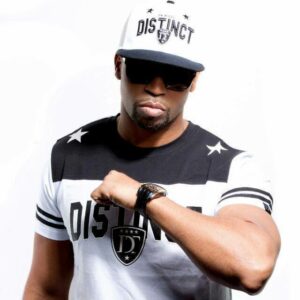 Booba sort un livre à 300 euros
