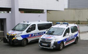 Un homme ivre attaque une gendarmerie à la hache