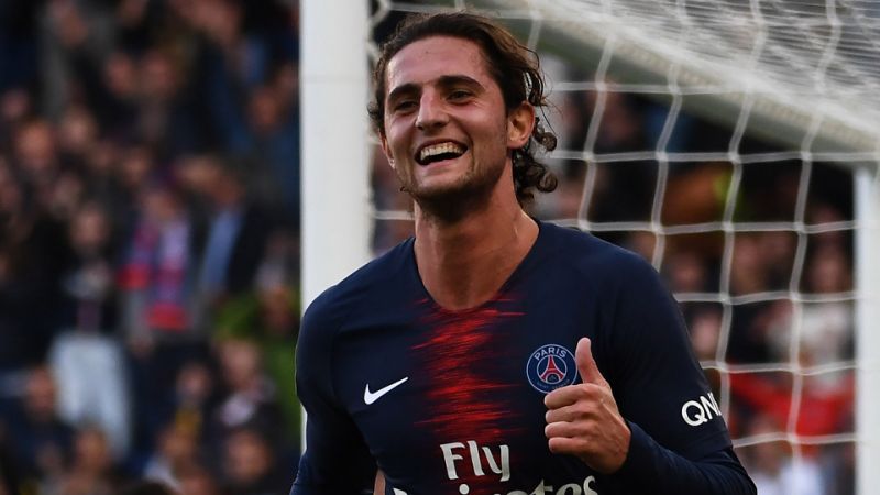 alt= »Adrien Rabiot en boite de nuit, après la défaite de son club en Ligue des Champions «