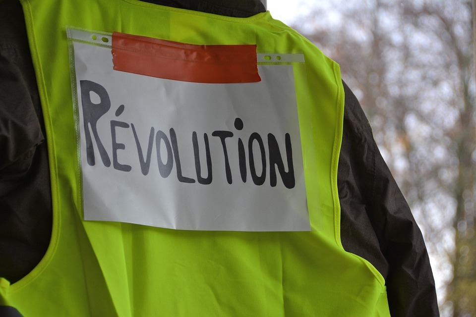 Un gilet jaune condamné à huit mois de prison pour avoir appelé les policiers au suicide