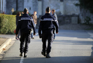 Photo de gendarmes de dos