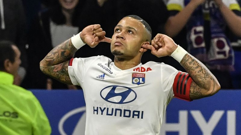 Memphis Depay, victime d'une rupture des ligaments croisés, ne pourra pas disputer la Ligue des Champions.