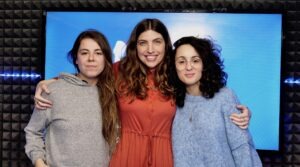 Barbara Pravi, Clou, Chine Laroche sur VL
