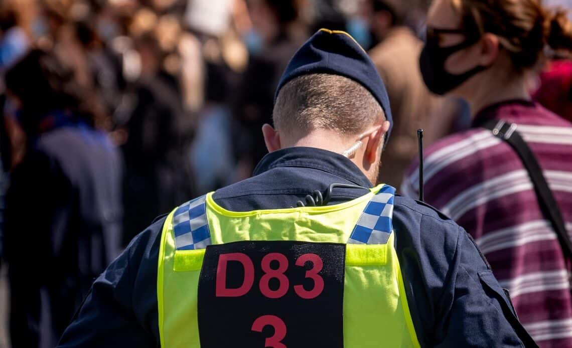 Suède : une mère arrêtée pour avoir enfermé son fils