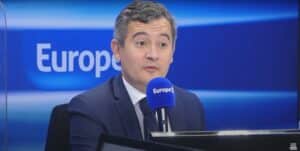 migrants gérald darmanin calais avion frontex