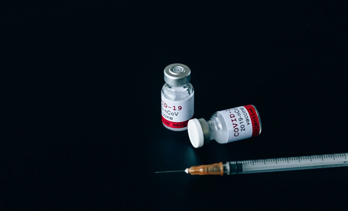 quatrième dose israël vaccin covid essai clinique