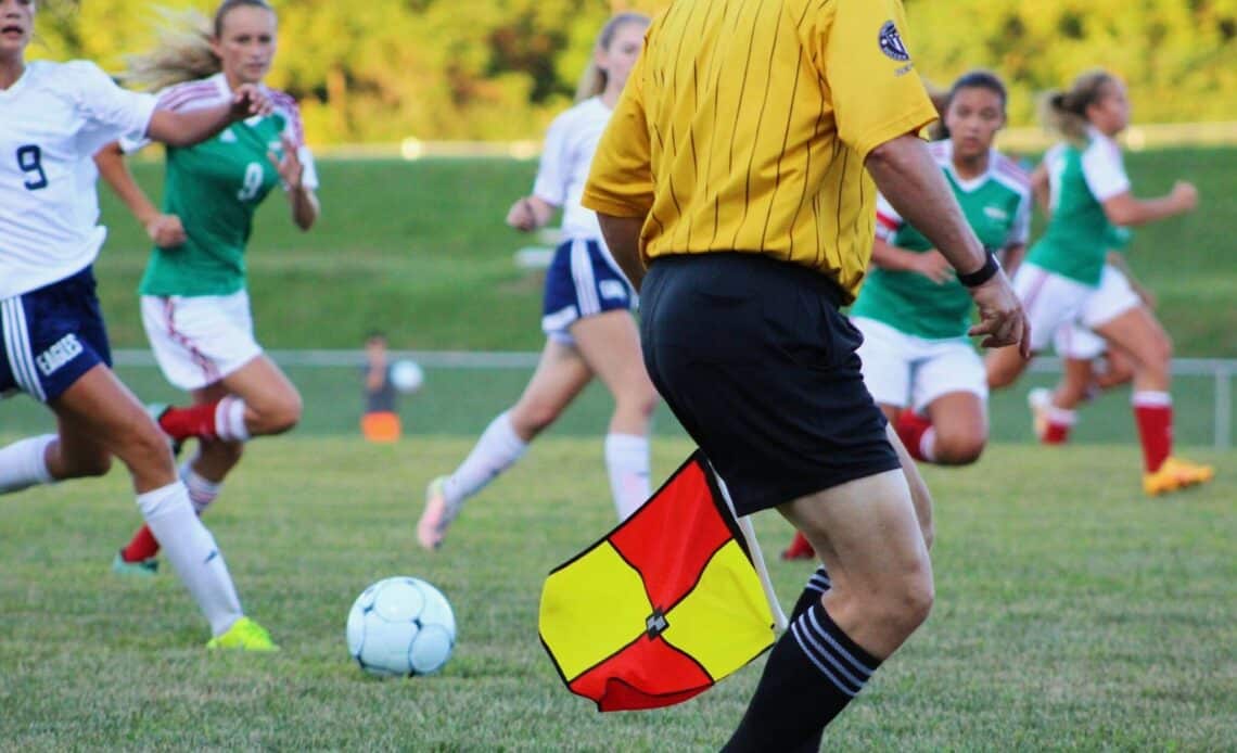 femmes voilées voile football terrain foot