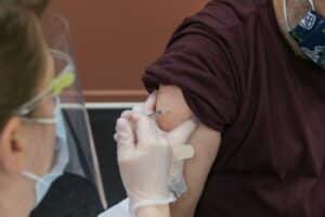 quatrième dose vaccin Covid France Alain Fischer RTL