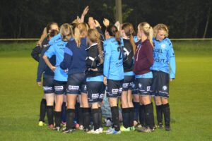 femmes voilées voile football terrain foot