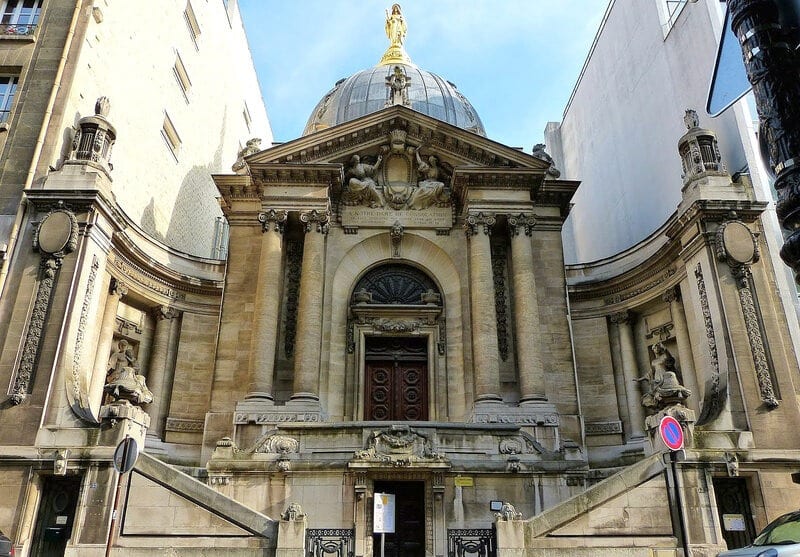 Lieux-hantés-Chapelle-Notre-Dame-de-Consolation-Paris-1