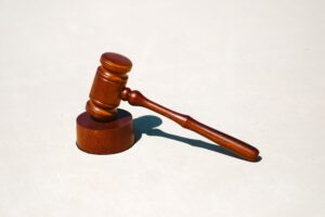 Affaire Darmanin non-lieu différence acquittement