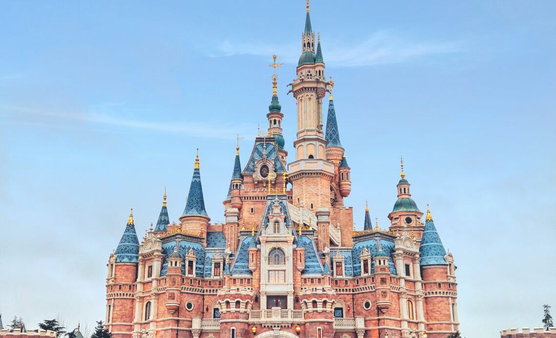 Disney world tour avion 12 parcs Disneyland été 2023 sortie insolite