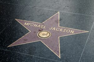 Michael Jackson suppression titres compilation Sony Spotify Apple music YouTube polémique Jason Malachi